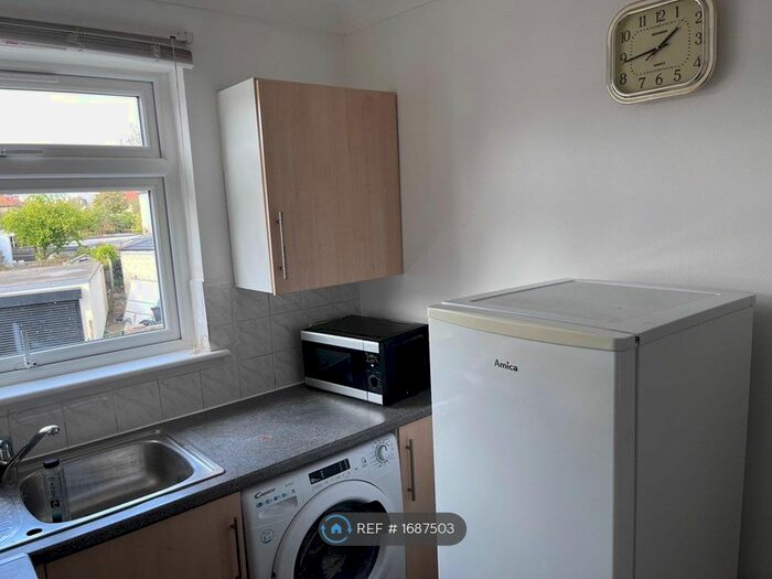 1 Bedroom Flat To Rent In Greenway, Kenton, Harrow, HA3