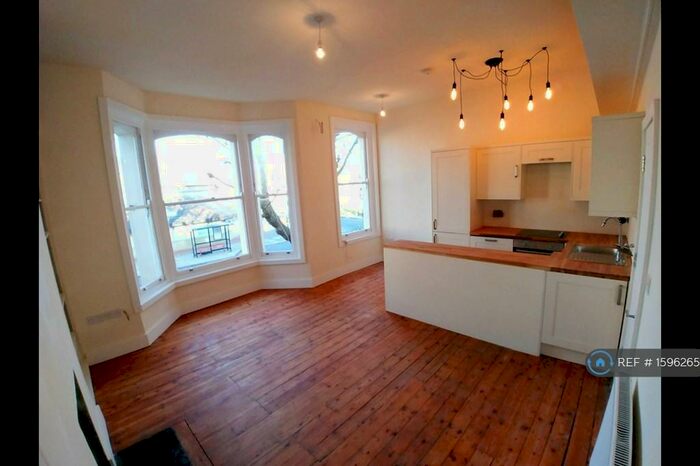 2 Bedroom Flat To Rent In Hanley Road, London, N4
