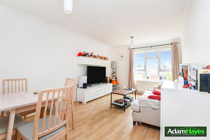 1 Bedroom Apartment For Sale In Tarling Road, East Finchley, N2
