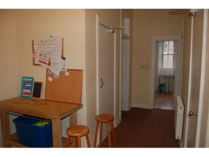 4 Bedroom Flat To Rent In Marchmont Road, Edinburgh, EH9