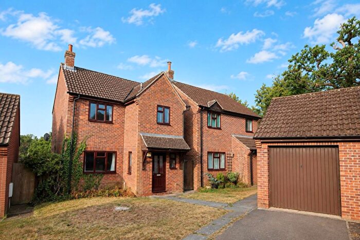 3 Bedroom Detached House For Sale In Farmhouse Drive, Chippenham, SN15