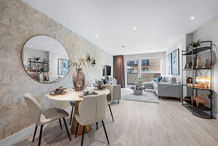 2 Bedroom Flat For Sale In Unit Kew Bridge Rise, Brentford, TW8