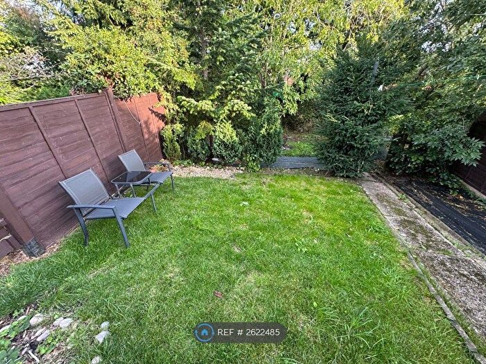 2 Bedroom Flat To Rent In Overdale Road, Sevenoaks., TN14