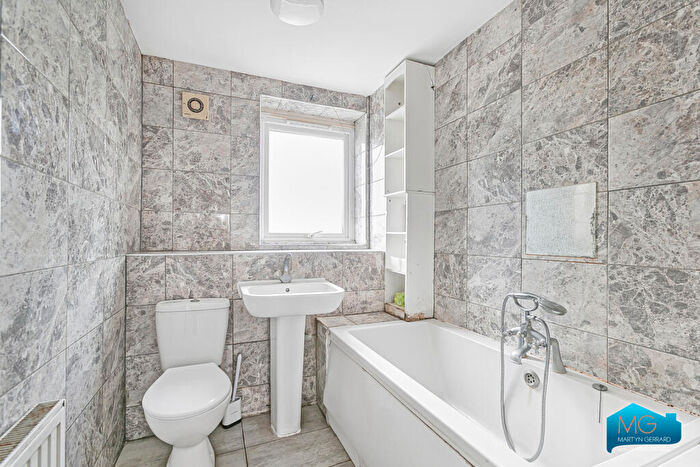 5 Bedroom Terraced House To Rent In Thetford Close, Tottenham, London, N13