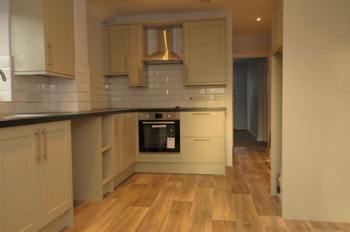 4 Bedroom Semi-Detached House To Rent In Mowbray Road, Cambridge, CB1