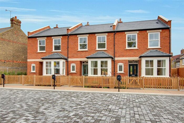 2 Bedroom Terraced House For Sale In Cedars Road, London, N21