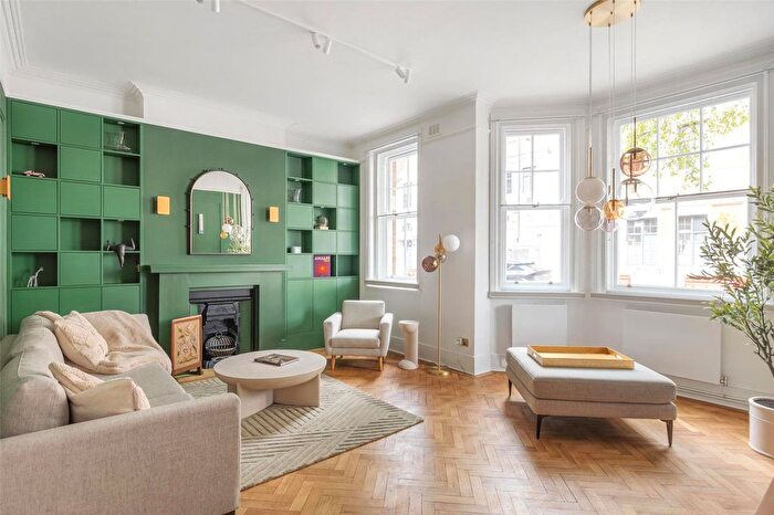 3 Bedroom Flat To Rent In Hammersmith Road, London, W14