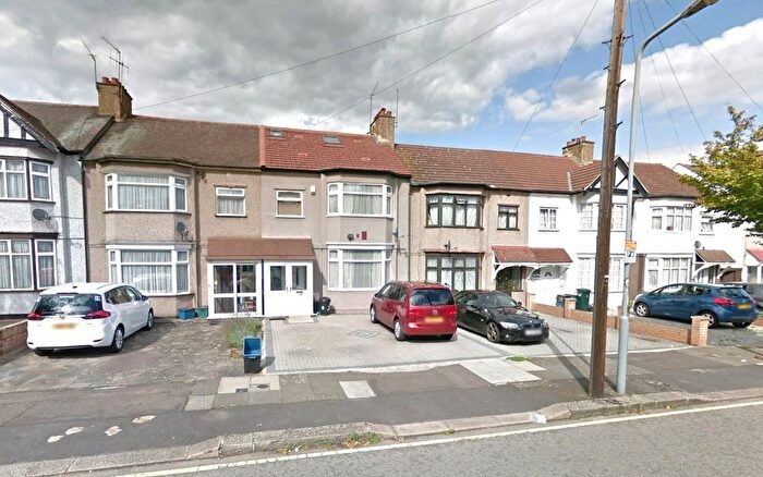 3 Bedroom Terraced House For Sale In Martley Drive, Ilford, IG2