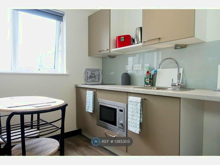 Studio To Rent In Dumfries Street, Luton, LU1