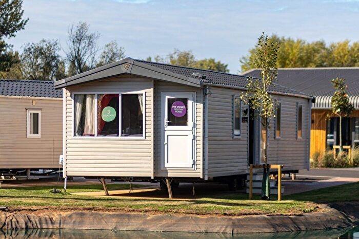 3 Bedroom Mobile/park Home For Sale In Crow Lane, Little Billing, Northampton, NN3