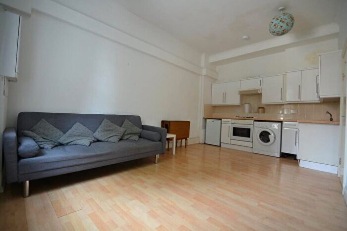 1 Bedroom Flat To Rent In Stoke Newington High Street, London, N16