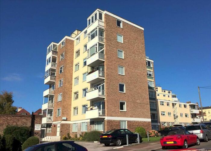 2 Bedroom Flat To Rent In Grand Court West, Grand Drive, Leigh-On-Sea, SS9