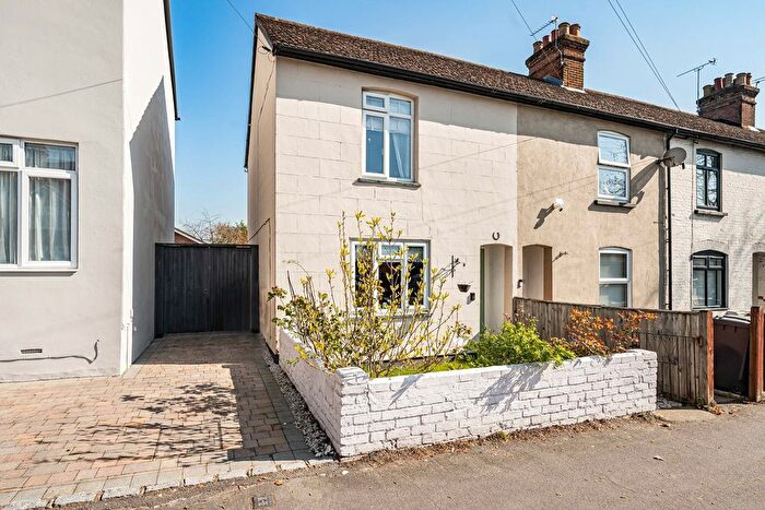 2 Bedroom Detached House For Sale In Worplesdon Road, Guildford, Surrey, GU2