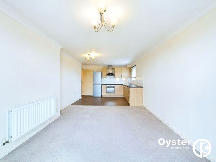 2 Bedroom Flat To Rent In Harwoods Road, Salisbury House, WD18