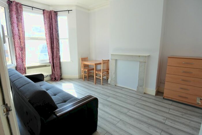 Studio To Rent In Neasden Lane, Neasden, NW10