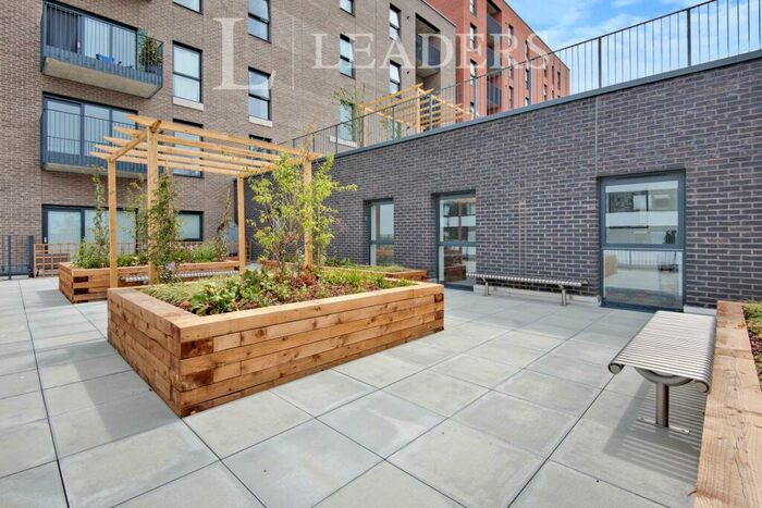 2 Bedroom Apartment To Rent In Victoria Avenue, Southend On Sea, SS2