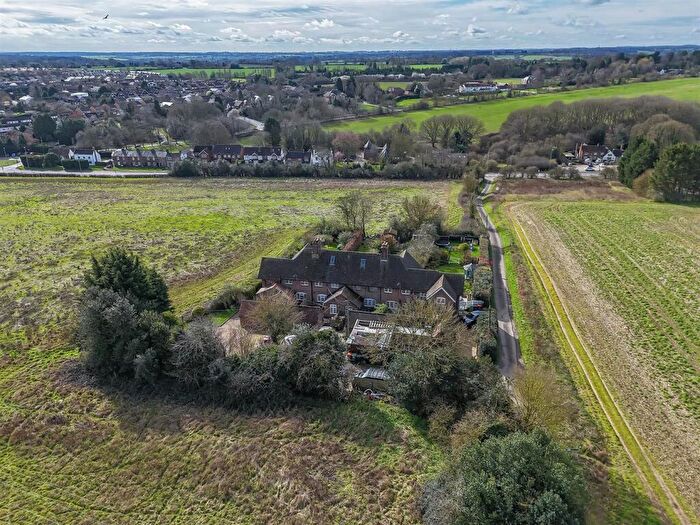 3 Bedroom Terraced House For Sale In Luton Road, Harpenden, AL5