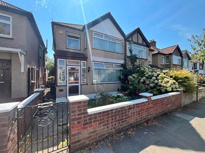 3 Bedroom Semi-Detached House For Sale In Beechmount Avenue, London, W7