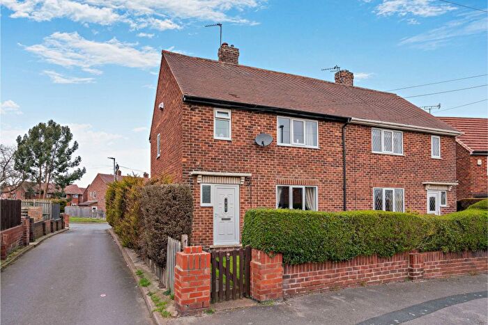 3 Bedroom Semi Detached House For Sale In Woodhouse Crescent, Normanton, West Yorkshire, WF6