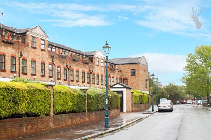 1 Bedroom Town House To Rent In Malmesbury Road, Bow, E3