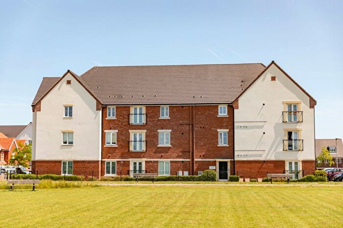 2 Bedroom Flat For Sale In Tulip Close, Topaz House Tulip Close, RH10