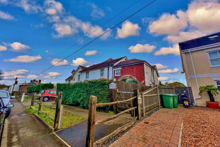 1 Bedroom Flat To Rent In Crossbush Lane, Crossbush, Arundel BN18