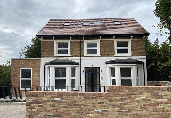 Flat To Rent In Anerley Hill, London, SE19