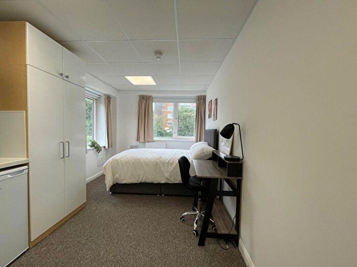 Flat To Rent In Wilbury Villas -, S43