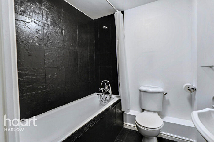 2 Bedroom Apartment To Rent In Chelsea Gardens, Harlow, CM17