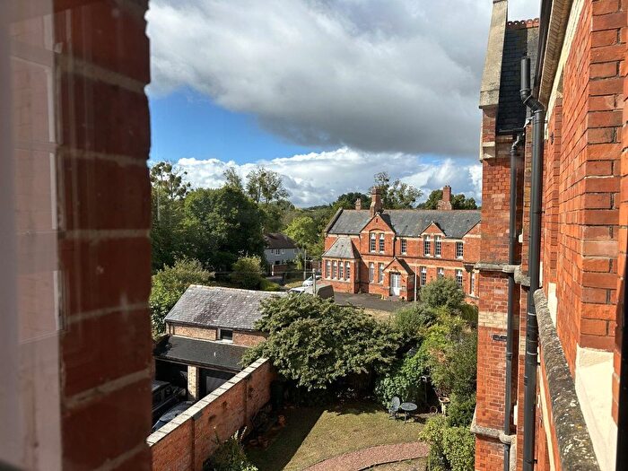 2 Bedroom Flat To Rent In The Mount, Taunton, Somerset, TA1