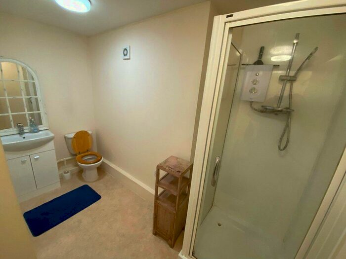 1 Bedroom Flat To Rent In The Broadway Thatcham, RG19