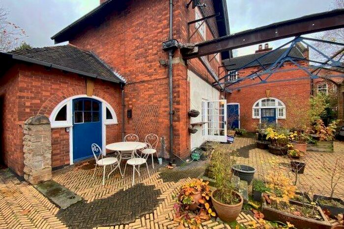 2 Bedroom Flat To Rent In Magdala Road, Nottingham, NG3