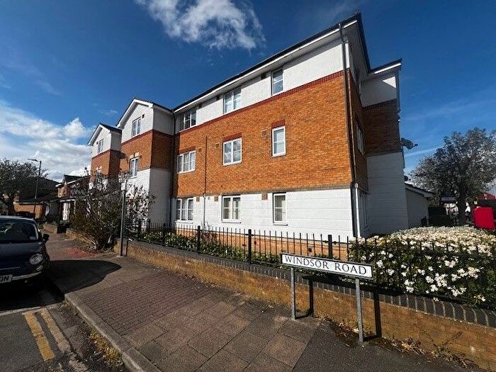 2 Bedroom Flat To Rent In Windsor Road, Gillingham, ME7