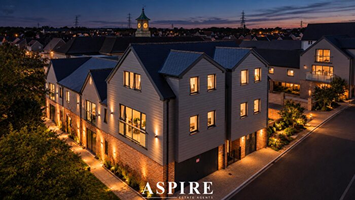 3 Bedroom Town House For Sale In Rushbrook Avenue, Runwell, Wickford, Essex, SS11