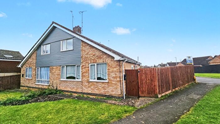 3 Bedroom Semi-Detached House For Sale In London Road, Roade, NN7