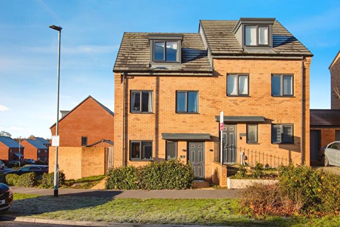 3 Bedroom Semi Detached House For Sale In Magnolia Road, Seacroft, Leeds, LS14