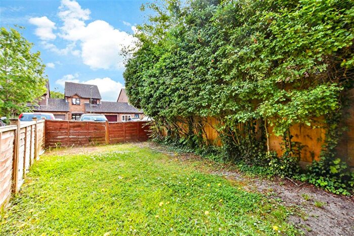 1 Bedroom End Terrace House For Sale In Teazlewood Park, Leatherhead, Surrey, KT22