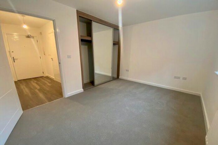 1 Bedroom Flat To Rent In Electric Close, Godalming, GU7