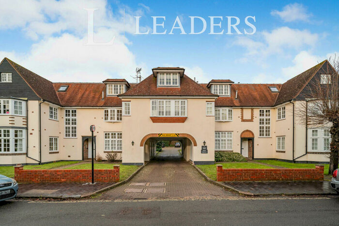 2 Bedroom Apartment To Rent In Avenue Road, AL1