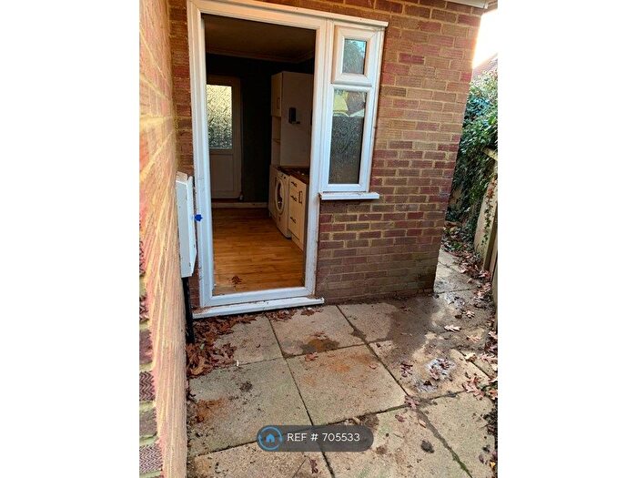 1 Bedroom Flat To Rent In Birchway, London, UB3