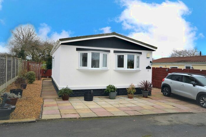 2 Bedroom Mobile/park Home For Sale In Hillside, Agden Brow, Lymm, WA13