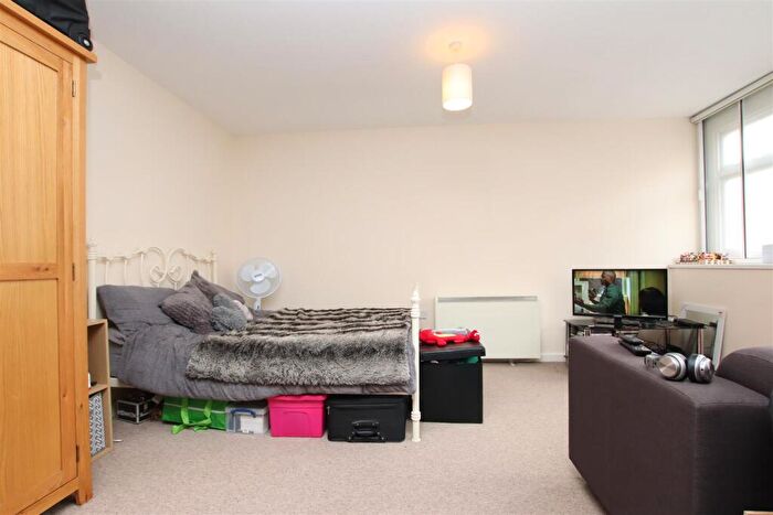 Flat To Rent In Avon Buildings, Lower Bristol Road, Bath, BA2