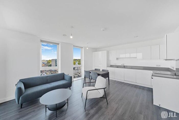 3 Bedroom Flat To Rent In Batavia Road London, SE14