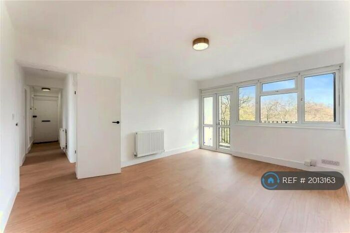 2 Bedroom Flat To Rent In Lansdowne Drive, London Fields, Hackney, London, E8