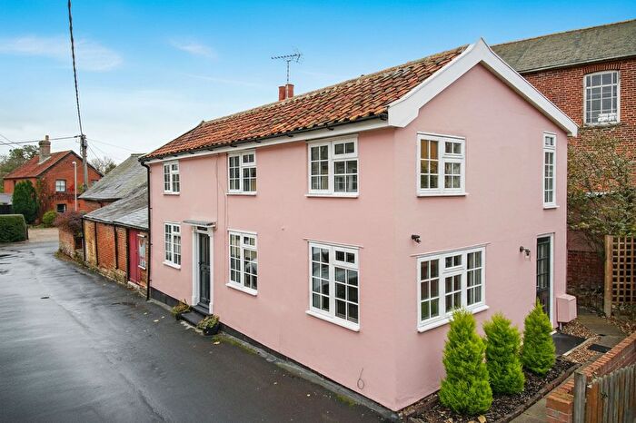 4 Bedroom Link Detached House For Sale In Dove Lane, Eye, IP23