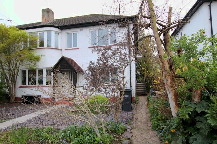 3 Bedroom Flat To Rent In Otterburn Gardens, Iseworth, TW7