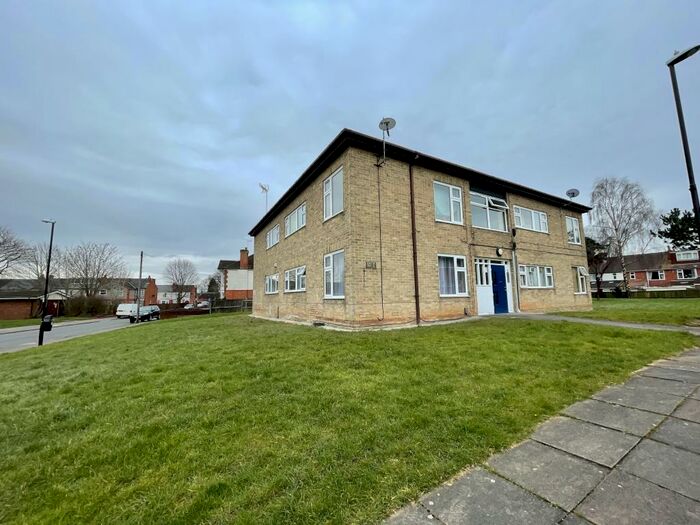 Studio To Rent In Lyndale Road, Whoberley, CV5