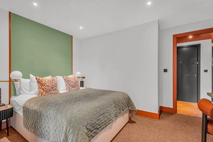 2 Bedroom Flat For Sale In Keymer Place, Tower Hamlets, London, E14