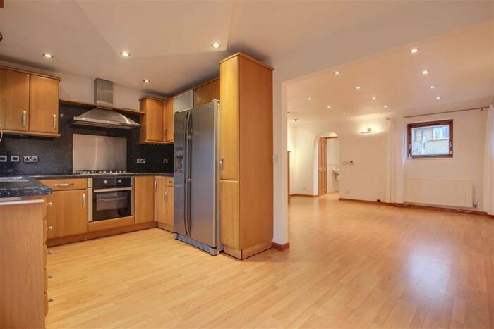 3 Bedroom Link Detached House To Rent In Chevalier Grove, Crownhill, Milton Keynes, MK8