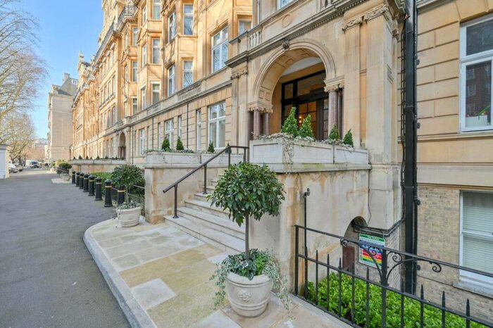 3 Bedroom House To Rent In Marylebone Road, Marylebone, London, NW1